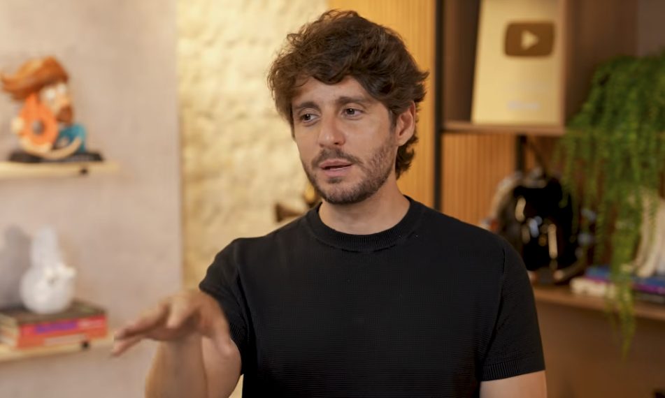 Leandro apresentando a aula bônus